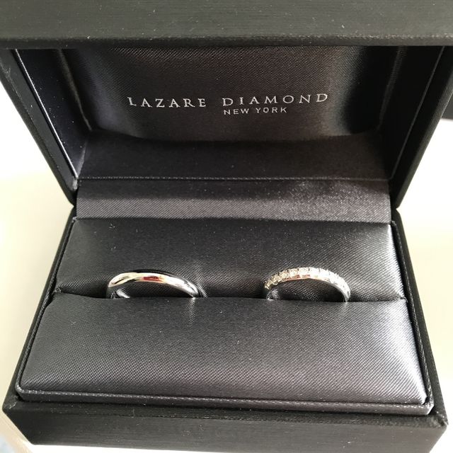 【ラザール ダイヤモンド(LAZARE DIAMOND)の口コミ】 結婚指輪だからずっとつけるものなのでキラキラしたゴージャス感のあるや…