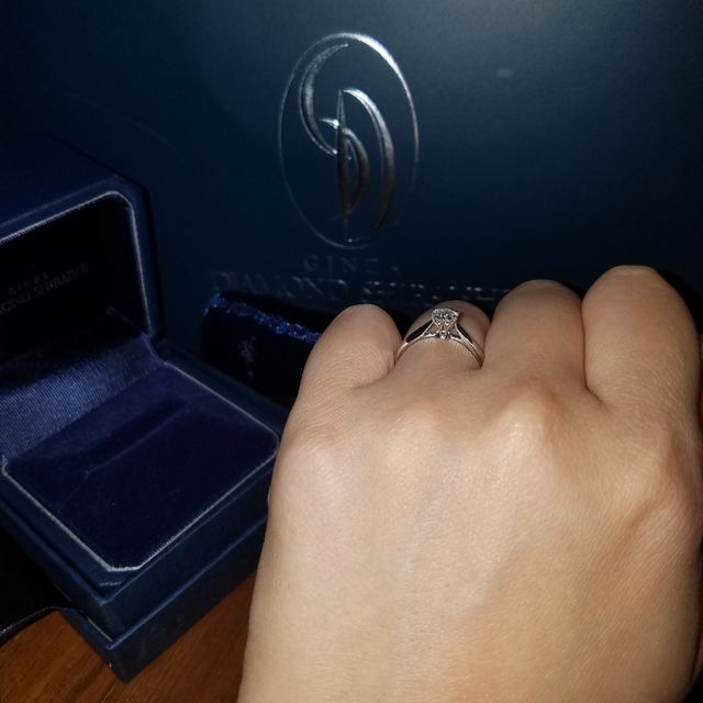 【銀座ダイヤモンドシライシの口コミ】 王道な感じの婚約指輪が欲しかったので、セントグレアにしました！
写真の…