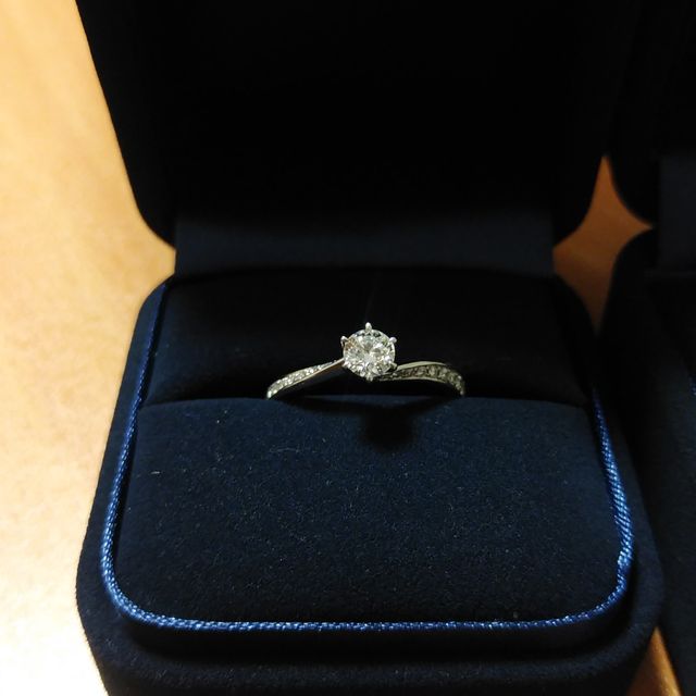 【4℃ BRIDAL(ヨンドシーブライダル)の口コミ】 最初は柔らかいイメージで彼氏に買ってもらうので値段が高くないの婚約指…