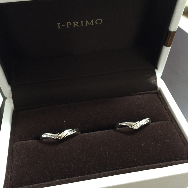 【アイプリモ(I-PRIMO)の口コミ】 飽きのこないシンプルなストレートのデザインと迷いましたが、将来のこと…