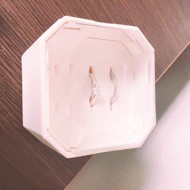 【4℃ BRIDAL(ヨンドシーブライダル)の口コミ】 はめてみたらすごく自分の手に馴染んだのが決め手でした。毎日使う結婚指…