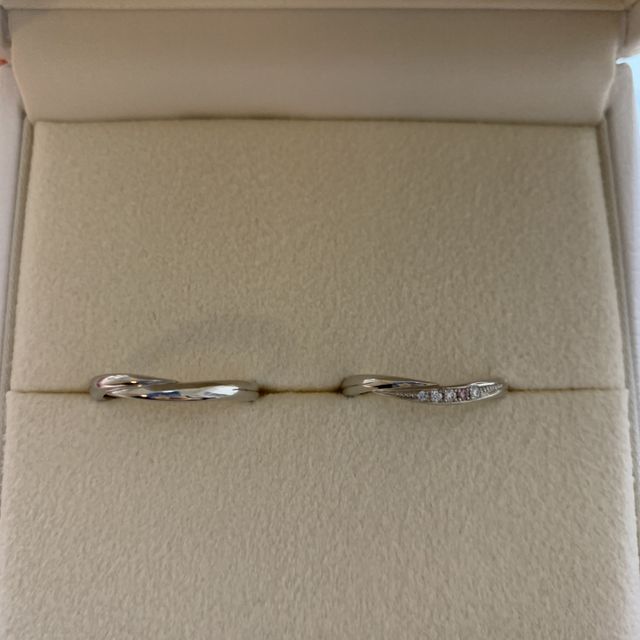 【I's stone(アイズストーン)の口コミ】 ネットで見て一目惚れでした。お店で直接見ても自分の好みのデザインで斜…