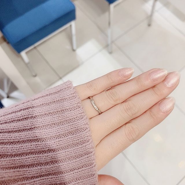 【I's stone(アイズストーン)の口コミ】 ネットで見て一目惚れでした。お店で直接見ても自分の好みのデザインで斜…