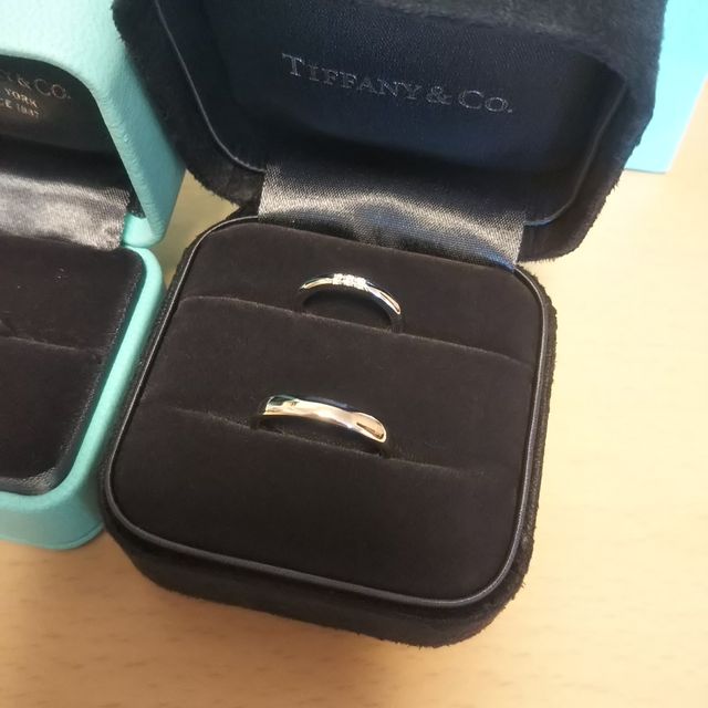 【ティファニー(Tiffany & Co.)の口コミ】 上品かつシンプルな点に惹かれました。3つ並んだダイヤがかわいらしく、洗…