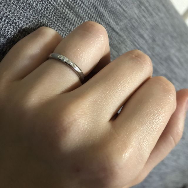 【ラザール ダイヤモンド(LAZARE DIAMOND)の口コミ】 シンプルですが、ダイヤモンドの輝きが他メーカーとは比べ物にならないく…