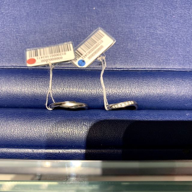 【銀座ダイヤモンドシライシの口コミ】 最初にアンケートを記入と手を見てくださって、おすすめの指輪をいくつか…