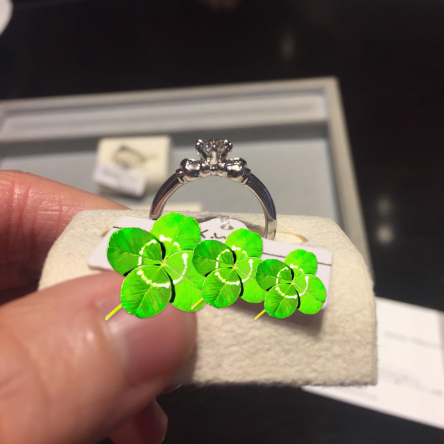 【ケイウノ ブライダル(K.UNO BRIDAL)の口コミ】 ディズニーデザインの白雪姫のモデルの婚約指輪になります。プラチナのお…