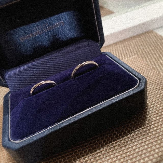 【銀座ダイヤモンドシライシの口コミ】 いくつか試着をしましたが、2人の指の形にピッタリだと思ったのがブルーミ…