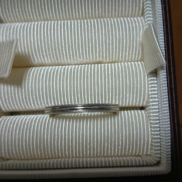 【ete(エテ)の口コミ】 主人も私も、Ptのシンプルなデザインのものを希望していました。婚約指輪…