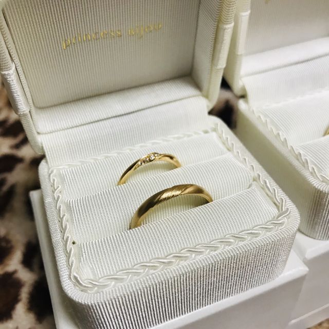 【Princess Bijou(プリンセス・ビジュー)の口コミ】 ディズニープリンセスが好きだからと
婚約指輪は真ん中のダイヤがでっかく…