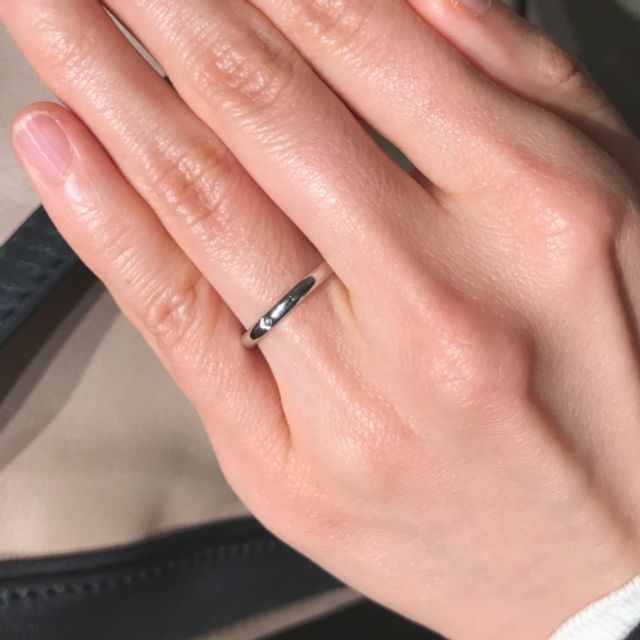 【銀座ダイヤモンドシライシの口コミ】 シンプルでスタンダードなリングを希望しており、このリングは幅も狭めで…