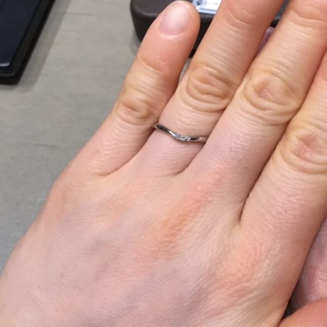 【アイプリモ(I-PRIMO)の口コミ】 妻の指輪選びでした。
デザインについては、指に合うものをいくつか試着し…