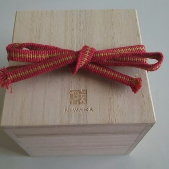 【俄(にわか)の口コミ】 ひねりの入った、でもシンプルなデザインの指輪を探していました。この指…