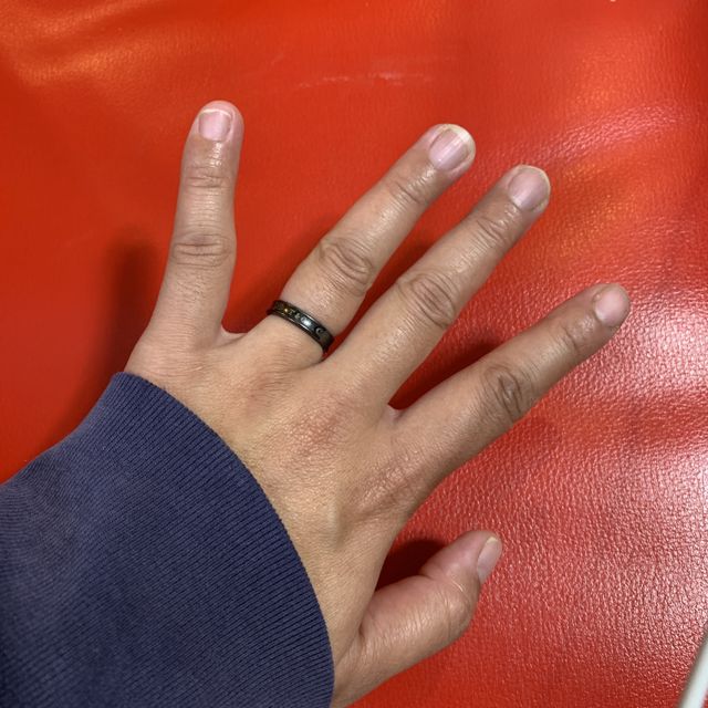 【ティファニー(Tiffany & Co.)の口コミ】 大事な贈り物だからずっと付けていたいということでキズに強いチタンを選…