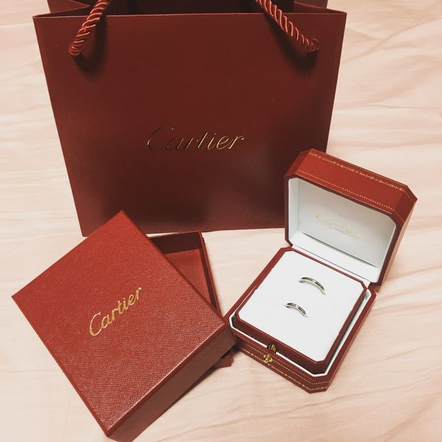 【カルティエ(Cartier)の口コミ】 私はシンプルなデザインが好きだったのでこれにしました。
また、丸みを帯…