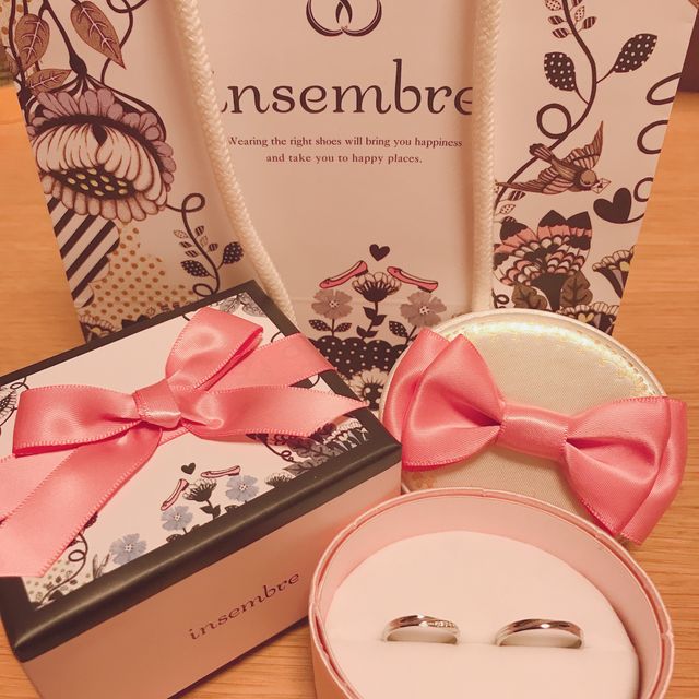 【insembre(インセンブレ)の口コミ】 デザインと、内側の靴の彫刻に『早くお家に帰ってきてね』という意味があ…