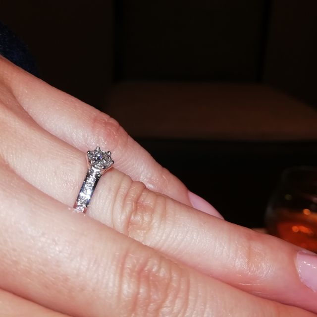 【ティファニー(Tiffany & Co.)の口コミ】 世界中の婚約指輪のアイコン、ティファニーセッティング。
定番のひと粒ダ…