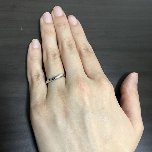 【銀座ダイヤモンドシライシの口コミ】 婚約指輪と結婚指輪を同じブランドで尚且つ同じシリーズにした為、単体で…