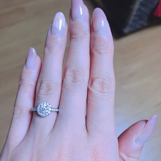 【ラザール ダイヤモンド(LAZARE DIAMOND)の口コミ】 デザインがとても好みで、他のブランドも同じようなデザインを何個か見て…