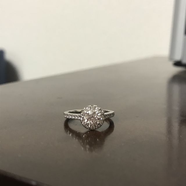 【ラザール ダイヤモンド(LAZARE DIAMOND)の口コミ】 欲しいデザインはなんとなく決まっていたので、似たやうなデザインで何個…