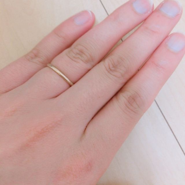 【nocur(ノクル)の口コミ】 ピンクゴールドで、木の皮の様なオシャレで変わったデザインに夫が一目惚…