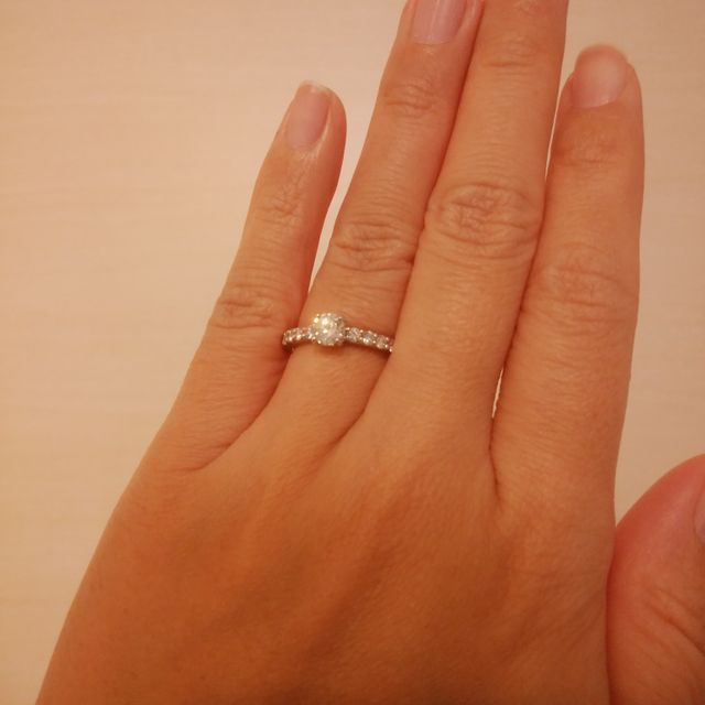 【ラザール ダイヤモンド(LAZARE DIAMOND)の口コミ】 手が大きく指も長いので、華奢なデザインは似合わないと感じました。ボリ…