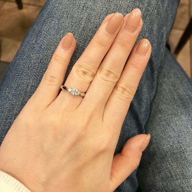 【エクセルコダイヤモンド(EXELCO DIAMOND)の口コミ】 ゴージャスできらびやかなデザインだけど、ゴツくなく、自分の小さい指に…