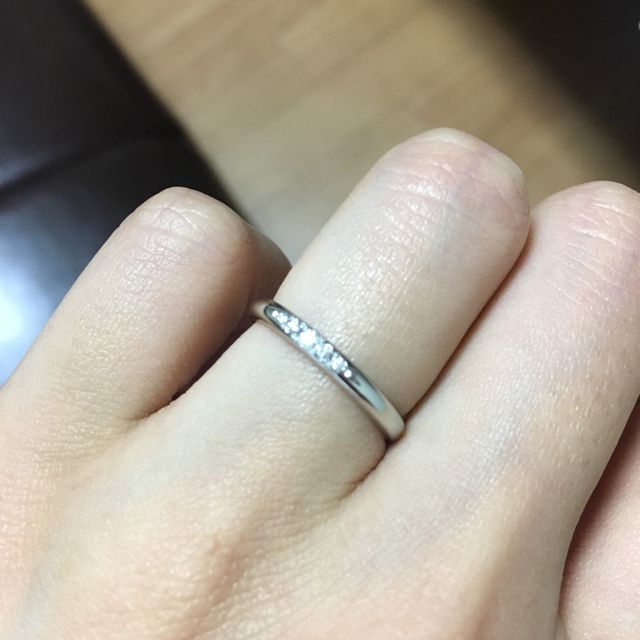 【銀座ダイヤモンドシライシの口コミ】 デザインが気に入りました。また付けた時のしっくり感や、指の形に合わせ…