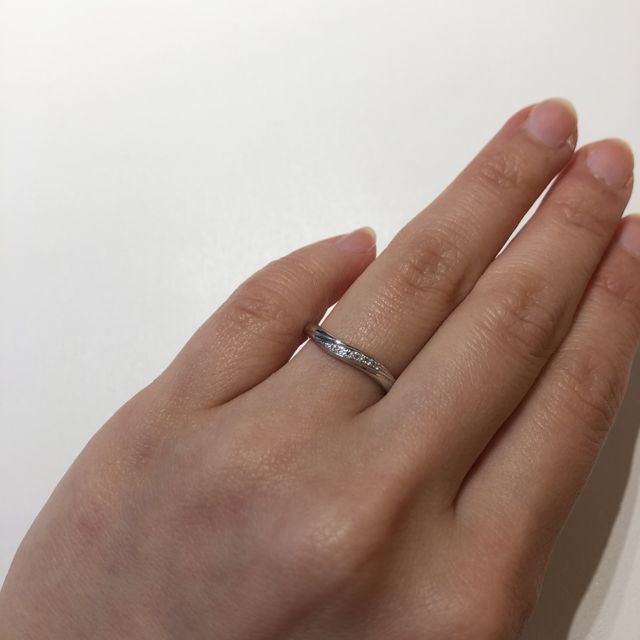 【BRILLIANCE+(ブリリアンスプラス)の口コミ】 ダイヤモンドがついているけど派手すぎないデザインで、ちょうど良い華や…