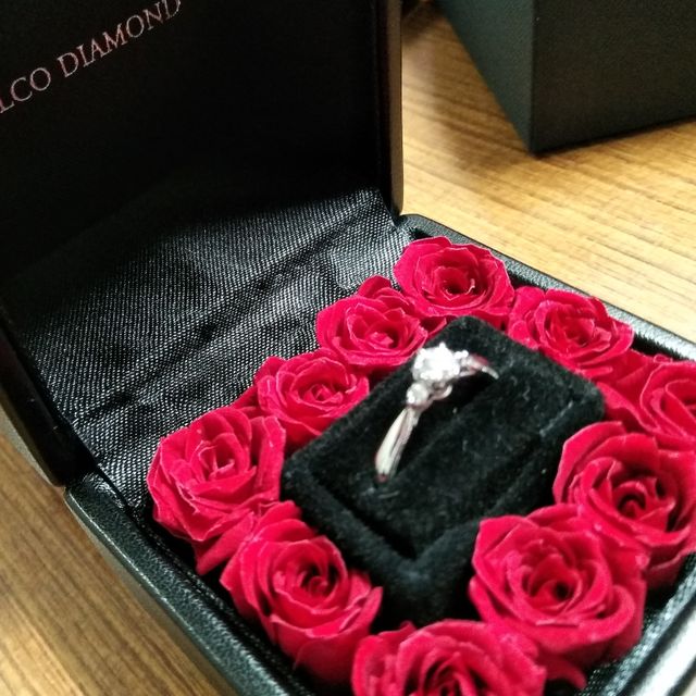 【エクセルコダイヤモンド(EXELCO DIAMOND)の口コミ】 サプライズプロポーズのため、一人で指輪を検討していました。
結婚指輪は…