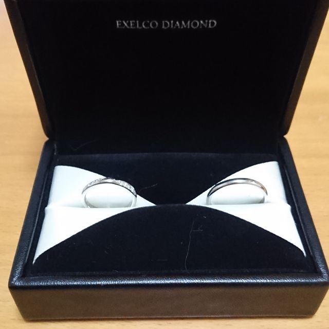 【エクセルコダイヤモンド(EXELCO DIAMOND)の口コミ】 新婦の指輪は派手すぎず、年を取ってもいつまでもつけられるようにと考え…