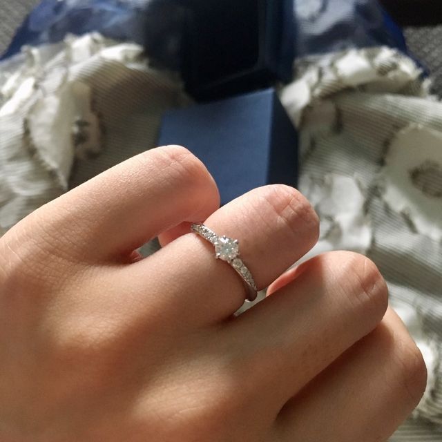 【銀座ダイヤモンドシライシの口コミ】 あまり目立ちすぎないデザインで、さりげなく輝くタイプの指輪を探してい…