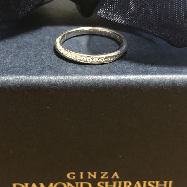 【銀座ダイヤモンドシライシの口コミ】 エンゲージリングと重ねてつけたかったので、ストレートと決めていました…