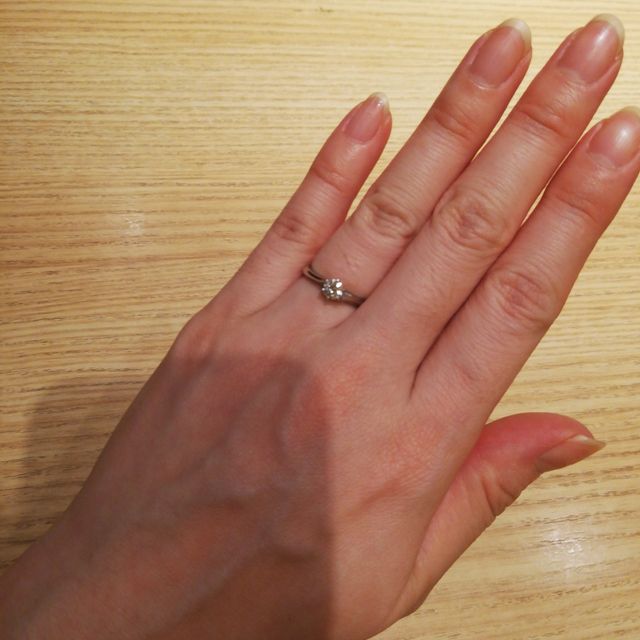 【銀座ダイヤモンドシライシの口コミ】 指輪のいつまでも幸せに暮らしました、というメッセージと、手をつないで…