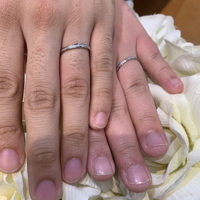 【nocur(ノクル)の口コミ】 お店には来店して一通りみて実際にはめてみてお互いの指にフィットする着…