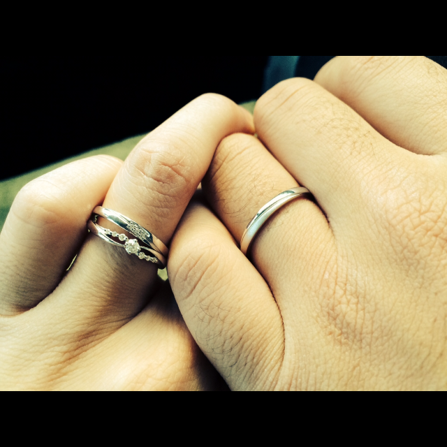 【4℃ BRIDAL(ヨンドシーブライダル)の口コミ】 婚約指輪は、サプライズプロポーズだった為、一緒に購入してません。
が、…