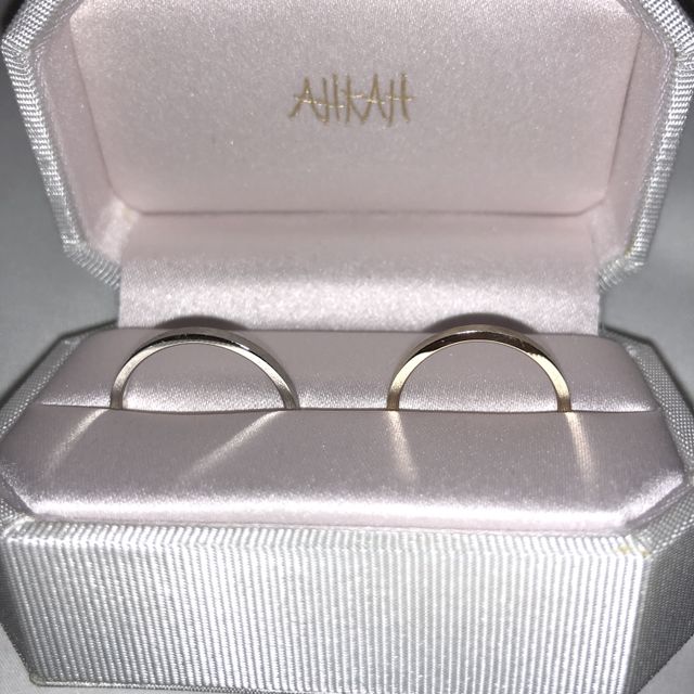 【AHKAH(アーカー)の口コミ】 見た瞬間に、これだ！と思いました。華奢なデザインに惹かれました。シン…