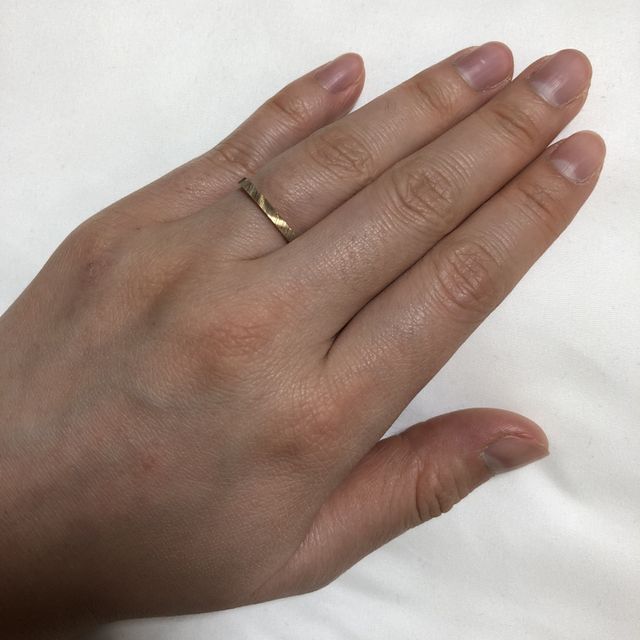 【AHKAH(アーカー)の口コミ】 見た瞬間に、これだ！と思いました。華奢なデザインに惹かれました。シン…