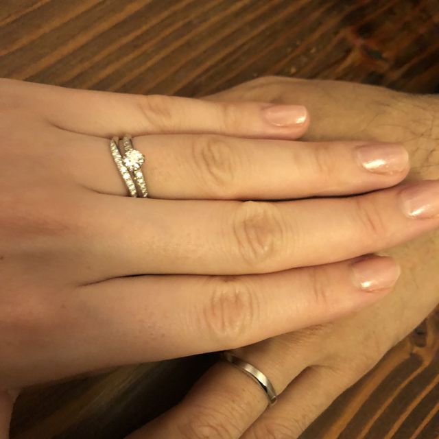 【BRIDGE(ブリッジ)の口コミ】 結婚指輪は、シンプルなものより少し華やかなデザインにしようと思い、ダ…