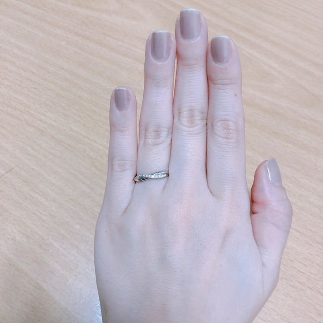 【ラザール ダイヤモンド(LAZARE DIAMOND)の口コミ】 リングの位置を変えると、ダイヤの位置が変わり、いろんな印象を与えてく…