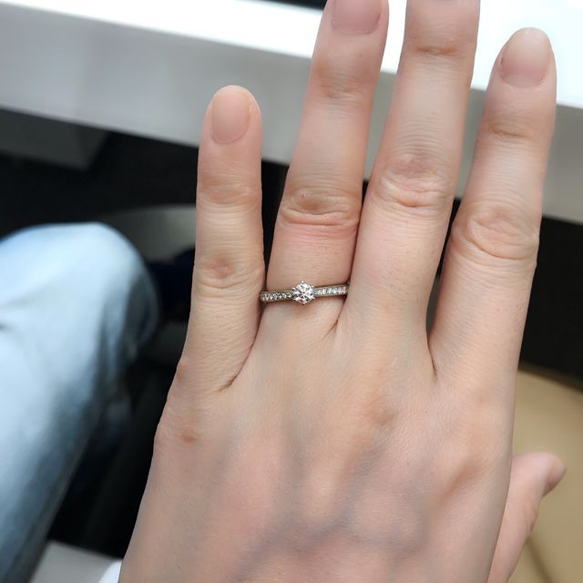 【4℃ BRIDAL(ヨンドシーブライダル)の口コミ】 インターネットで確認し、気に入っていたデザインだったため、試着したい…