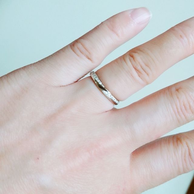 【アイプリモ(I-PRIMO)の口コミ】 10年目のお祝いで指輪を買いました。
毎日つけれる指輪が良いため、キラキ…