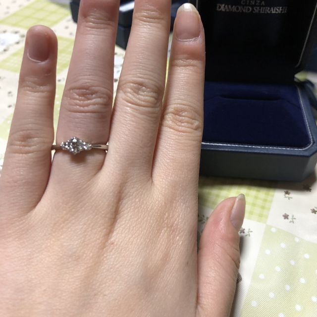 【銀座ダイヤモンドシライシの口コミ】 リングが細くてメインのダイヤがありサイドにもダイヤがありダイヤが大き…