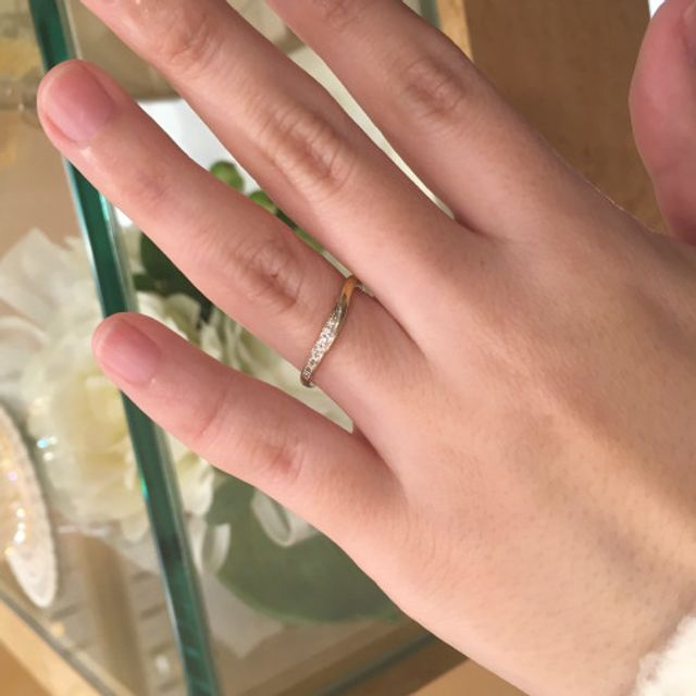 【Mariage ent(マリアージュエント)の口コミ】 柔らかで可憐な印象のフォルムが特徴的だと思います。メレダイヤがキラキ…