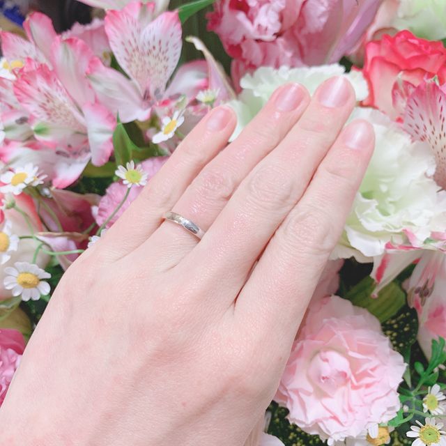 【4℃ BRIDAL(ヨンドシーブライダル)の口コミ】 ゴールドとピンクゴールドとプラチナの三種が繋がっているデザインなので…