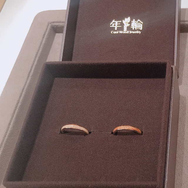 【NENRINの口コミ】 なによりも木を使った指輪であることです！
プラチナのキラキラする感じが…