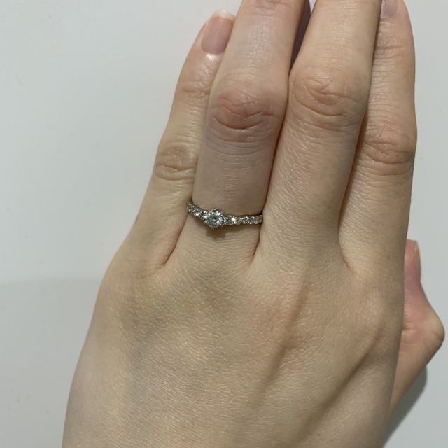 【銀座ダイヤモンドシライシの口コミ】 プロポーズされてから
婚約指輪、結婚指輪を探しに行きました。

彼の希望…