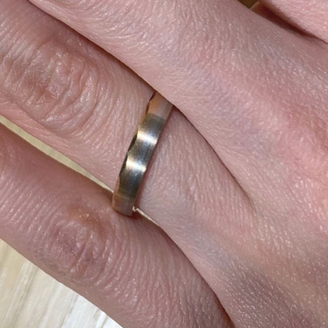 【PROPONERE(プロポネール)の口コミ】 イエローゴールドやピンクゴールド、プラチナなどが組み合わさった個性的…