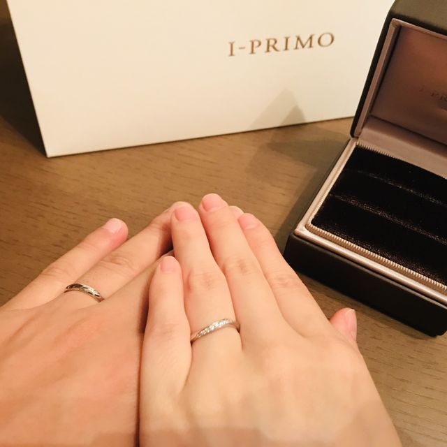 【アイプリモ(I-PRIMO)の口コミ】 まずねじれた指輪の形が好みで、スタッフの方に指が綺麗に見えるデザイン…