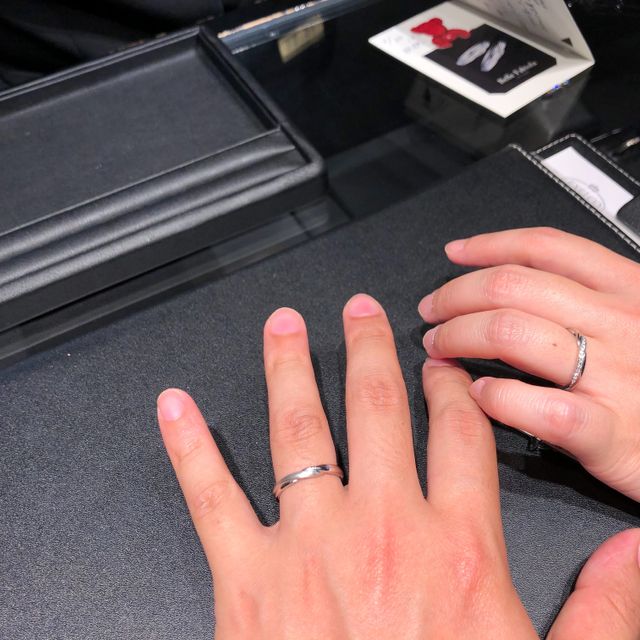 【エクセルコダイヤモンド(EXELCO DIAMOND)の口コミ】 前提として、以下の３点を重視して指輪を探しました。
①ダイヤモンドの美…